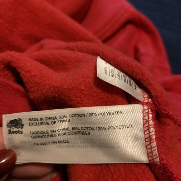 Red Roots Canada sweater - Picture 4 of 4